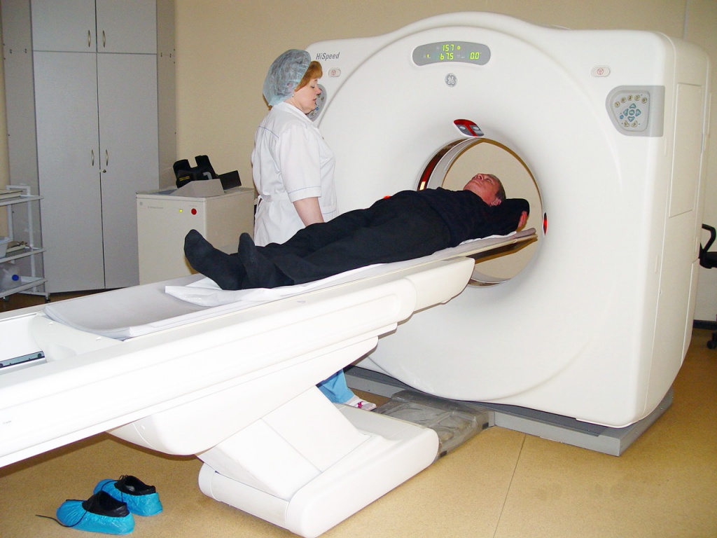 Магнитно резонансная томография как делают. Компьютерная томография кт головного мозга. Магниторезонансная томография головного мозга. Кт томограмма головного мозга. Головной мозг на кт-томографии.