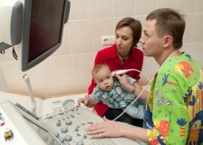 Сканирование мозга ребенка ультразвуком на нейросонографии